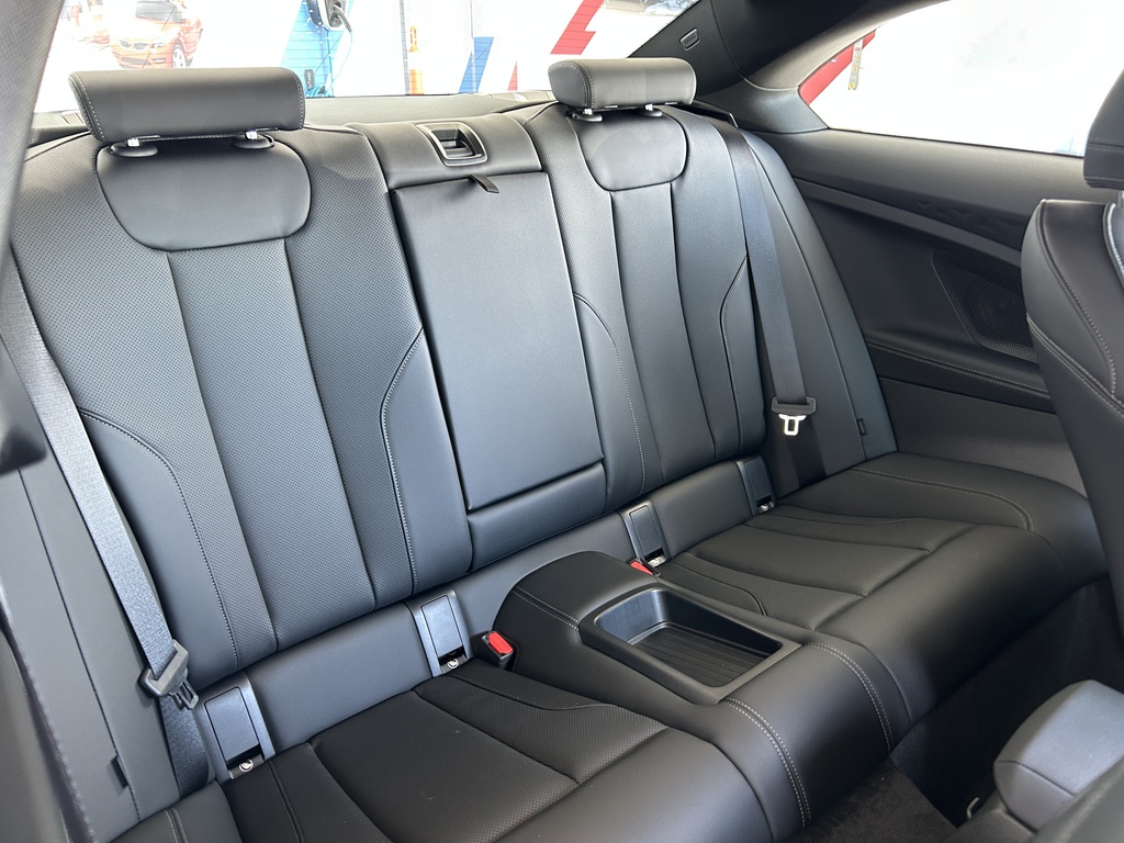 2025 BMW 230i xDrive, 温哥华, 全款车