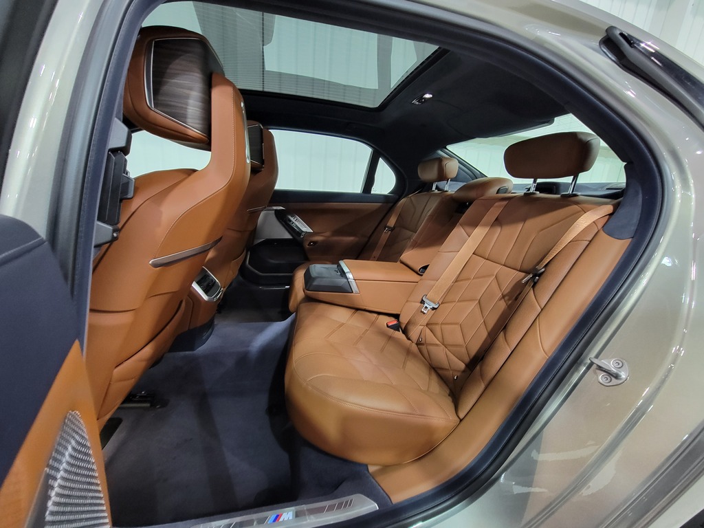 BMW i7 2023