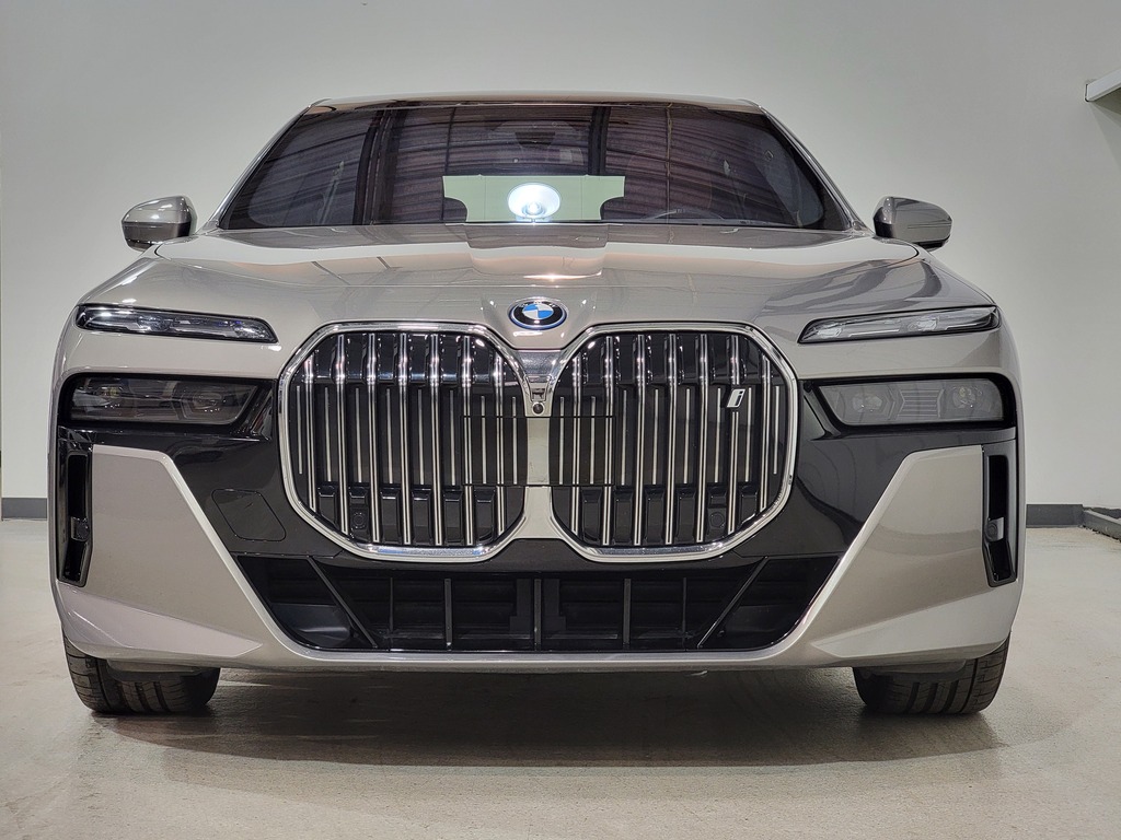 BMW i7 2023