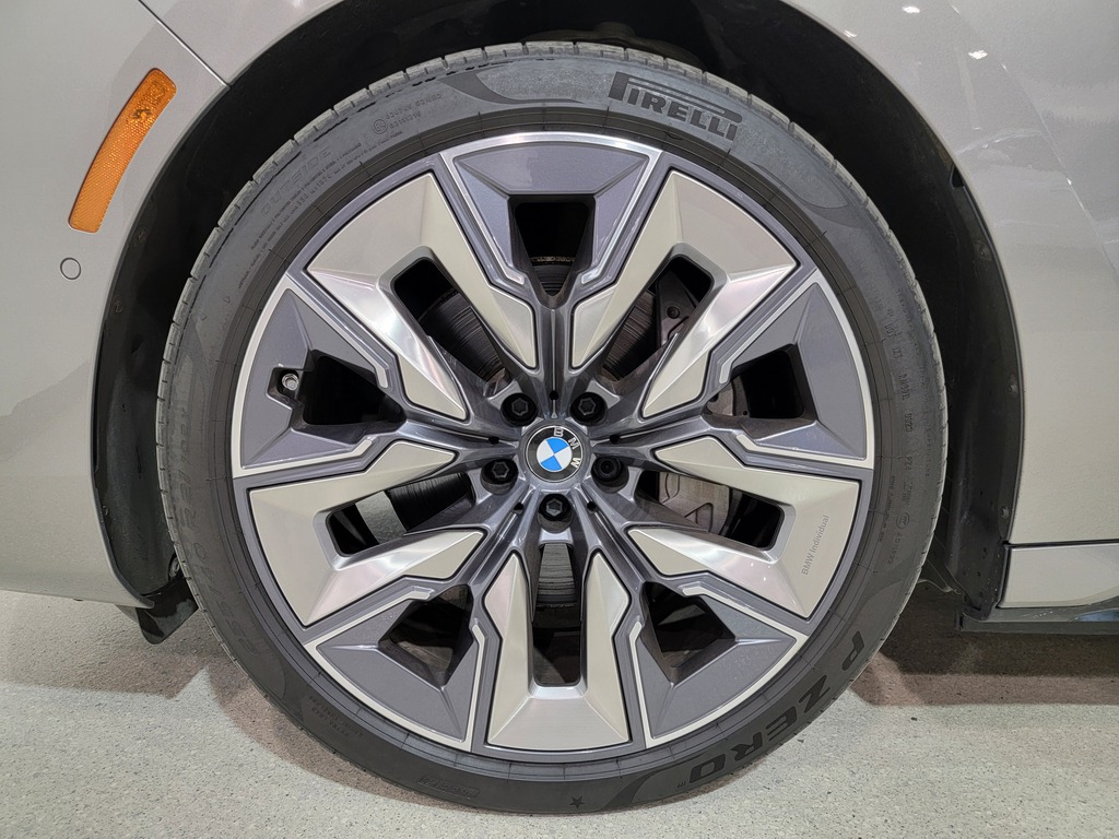 BMW i7 2023