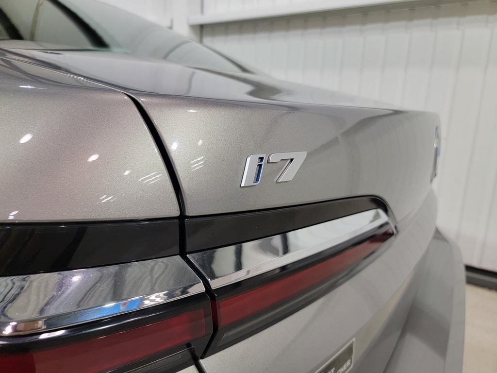 BMW i7 2023