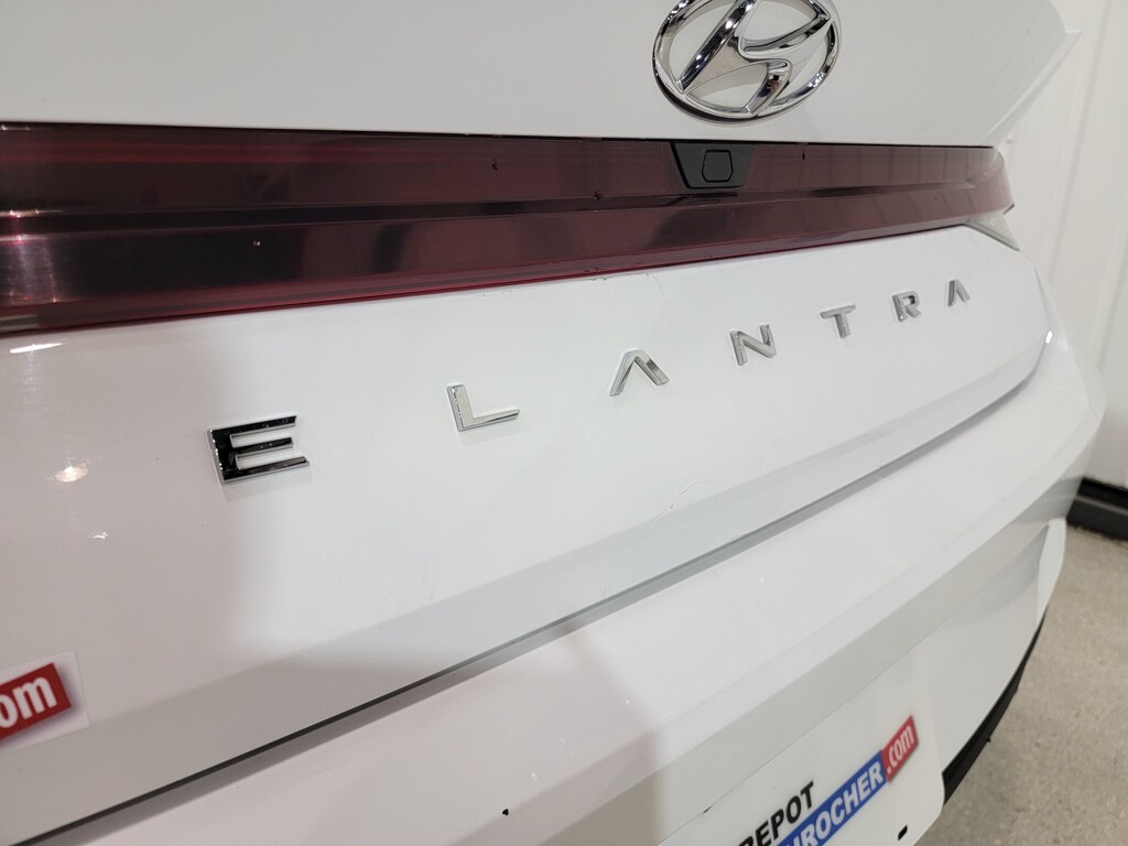 Hyundai Elantra 2022