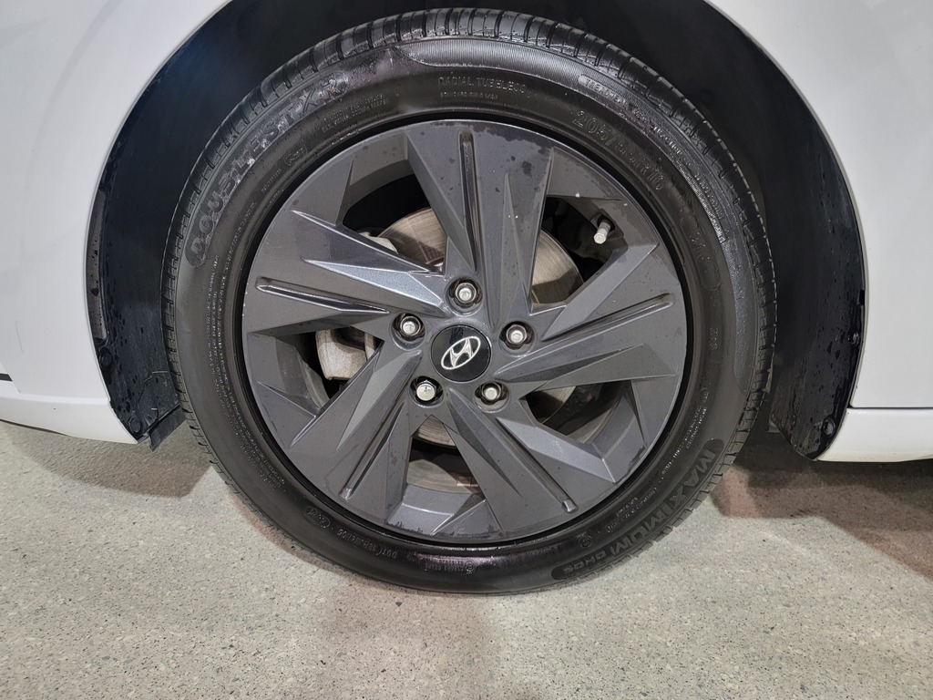 Hyundai Elantra 2022