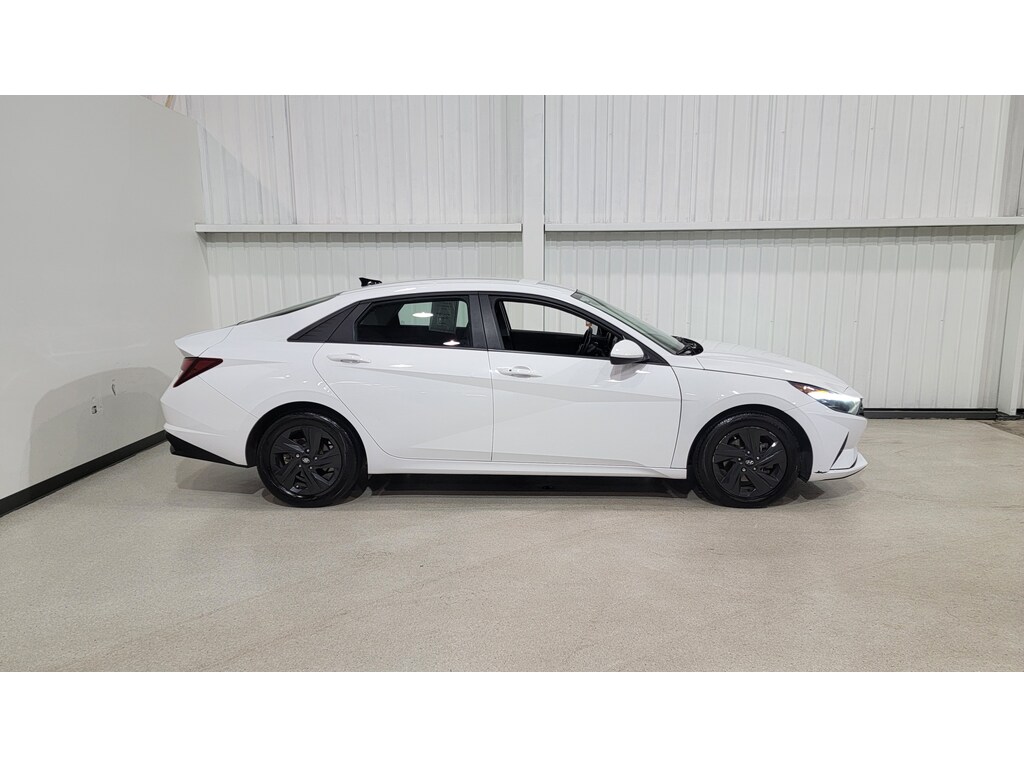 Hyundai Elantra 2022