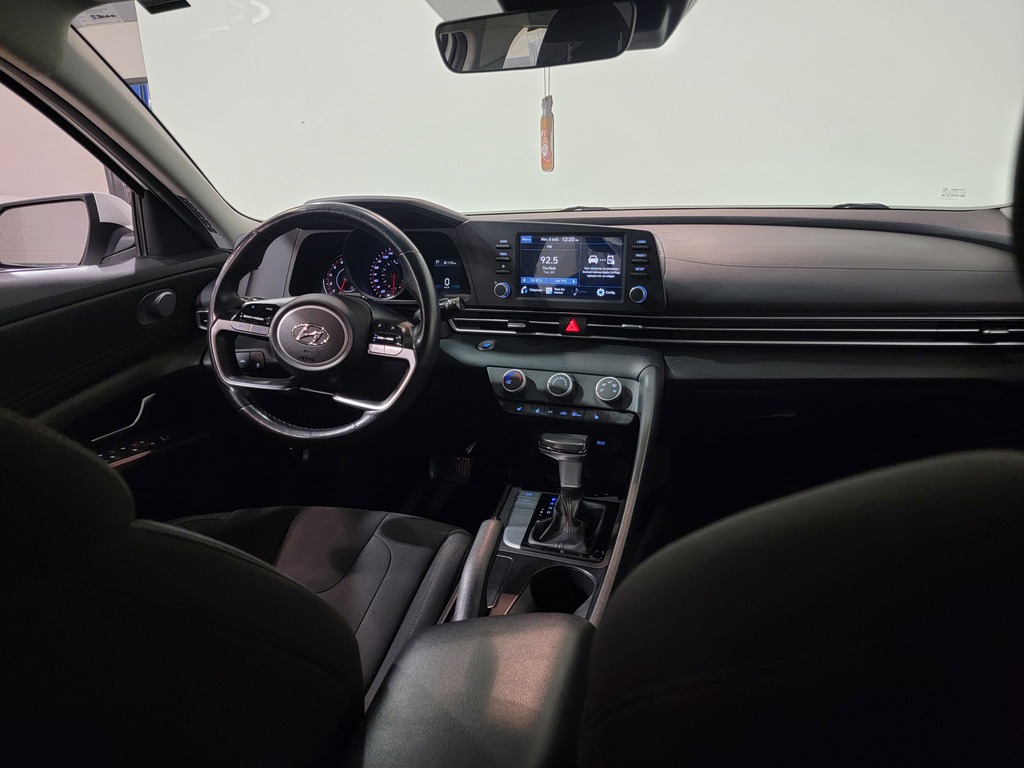 Hyundai Elantra 2022