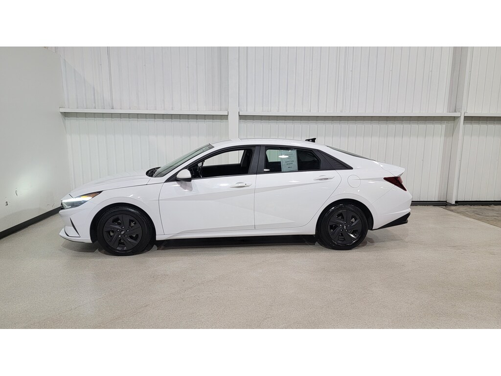 Hyundai Elantra 2022