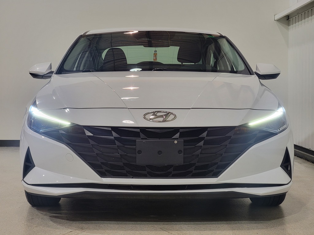 Hyundai Elantra 2022