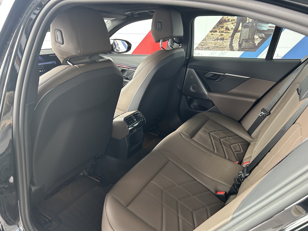 2025 BMW i5 xDrive40, 温哥华, 全款车