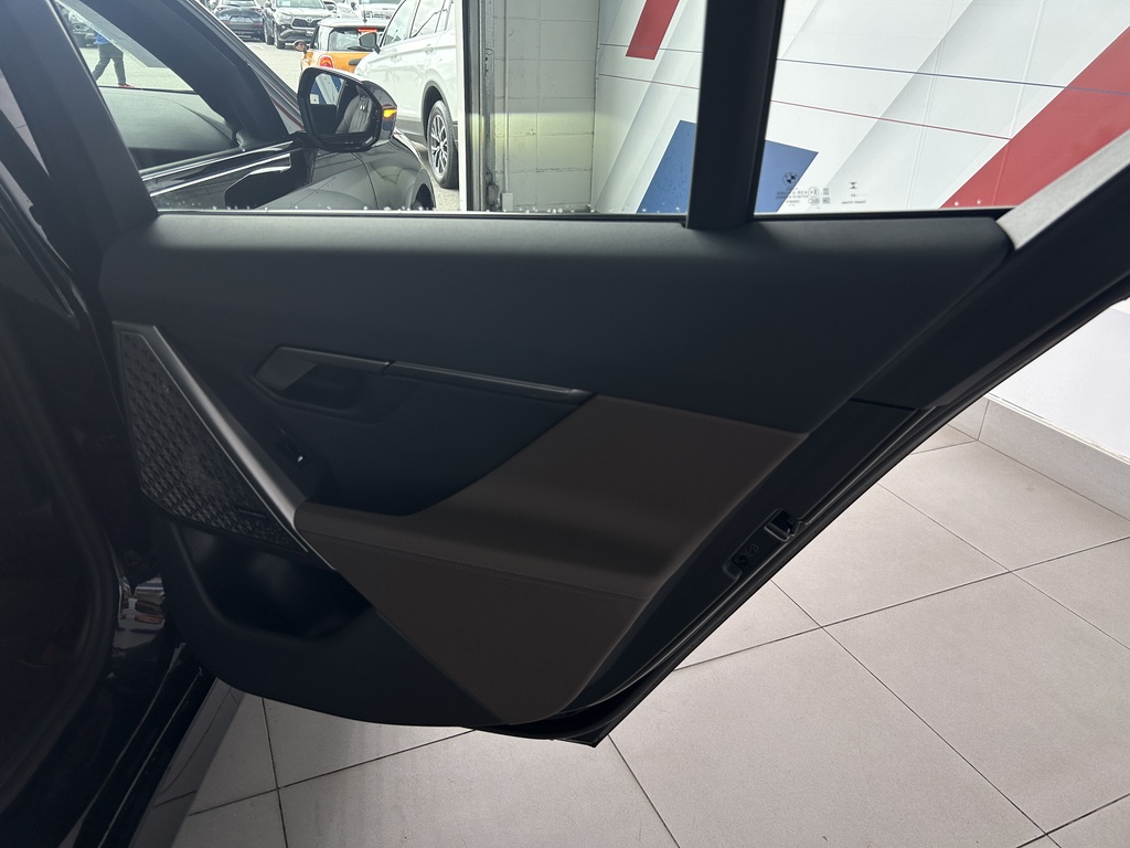 2025 BMW i5 xDrive40, 温哥华, 全款车