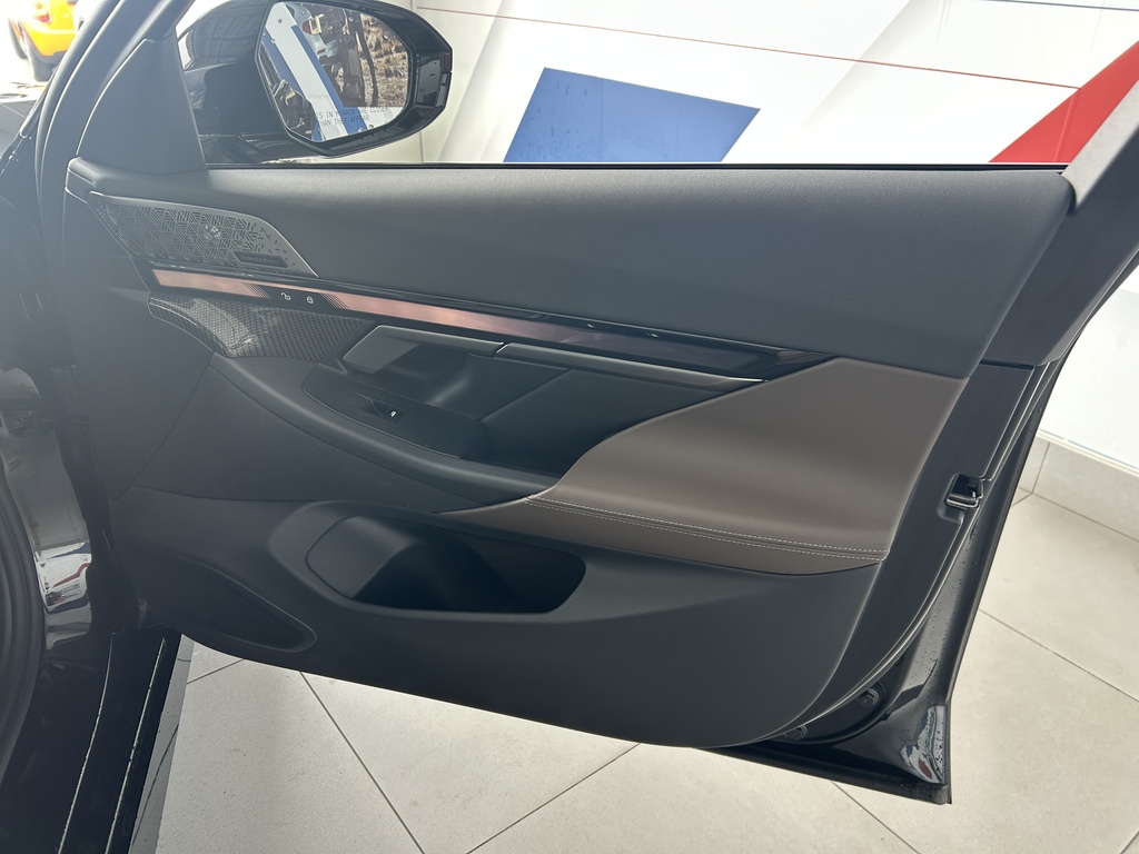 2025 BMW i5 xDrive40, 温哥华, 全款车