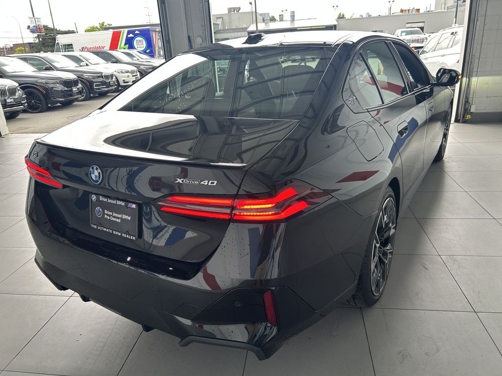 2025 BMW i5 xDrive40, 温哥华, 全款车