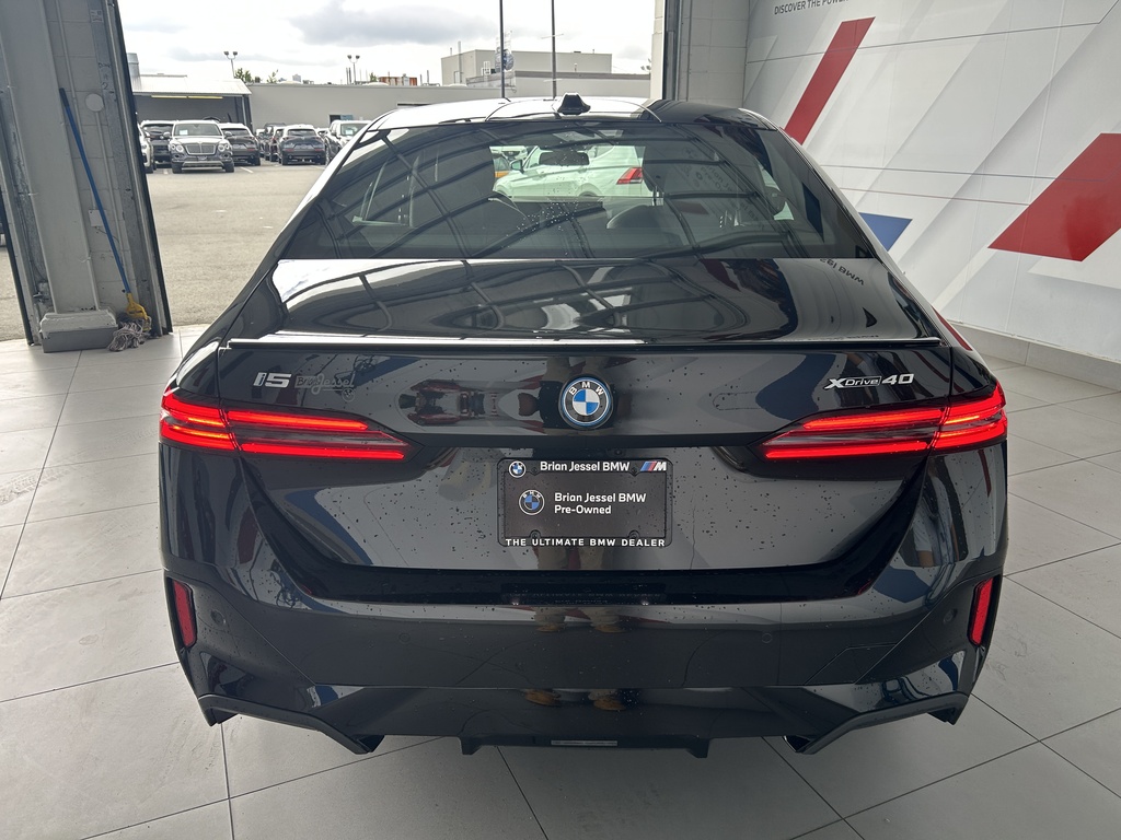 2025 BMW i5 xDrive40, 温哥华, 全款车