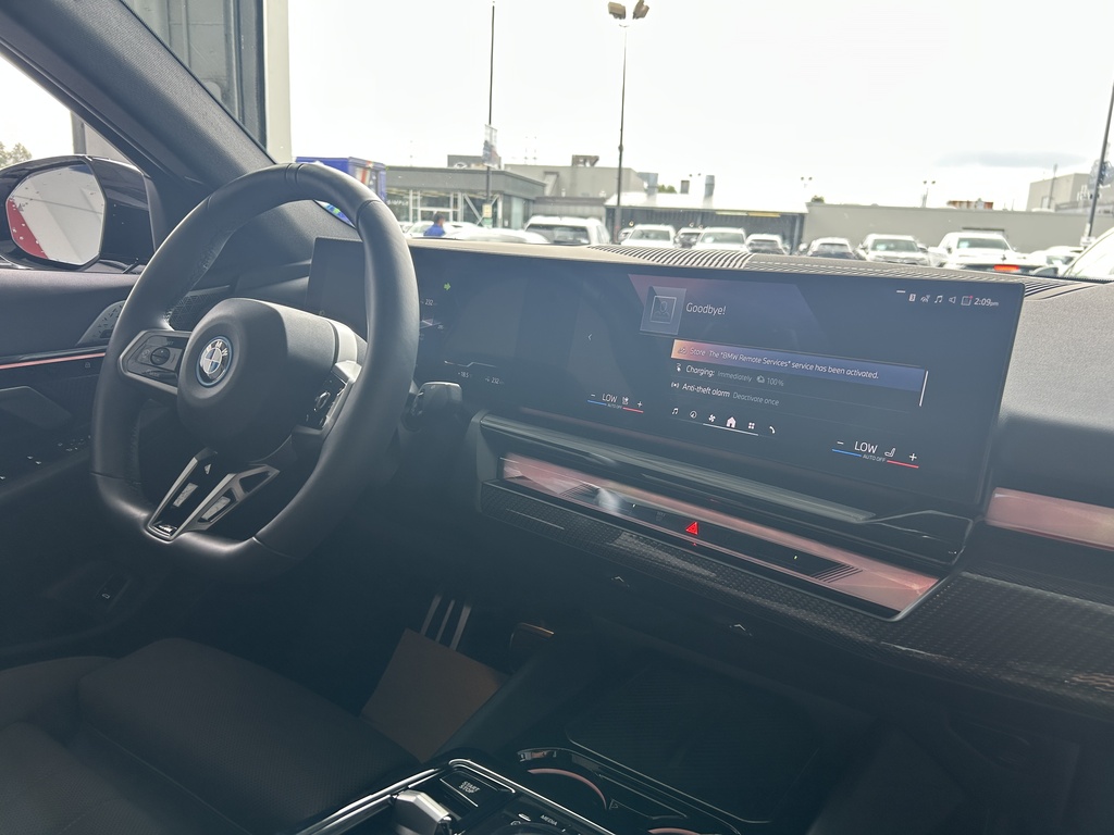 2025 BMW i5 xDrive40, 温哥华, 全款车