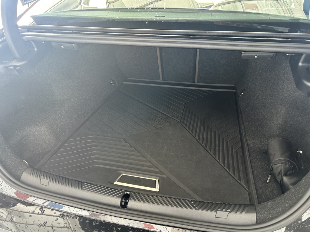 2025 BMW i5 xDrive40, 温哥华, 全款车