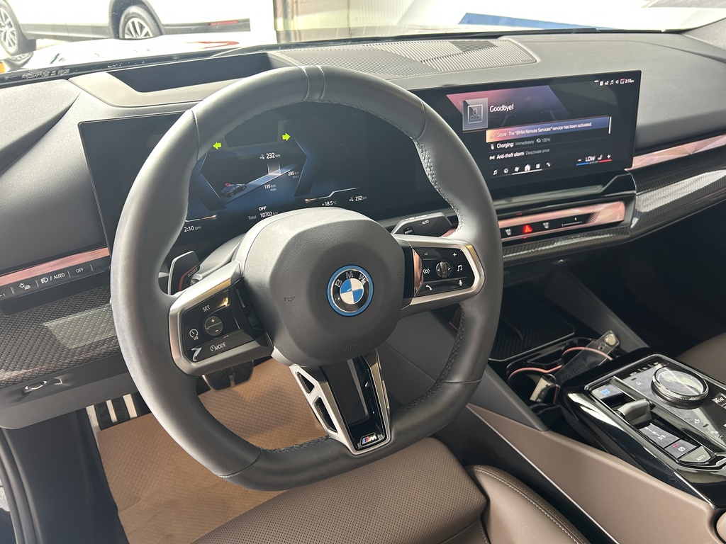 2025 BMW i5 xDrive40, 温哥华, 全款车