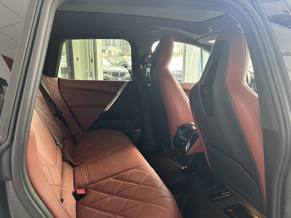 2025 BMW iX xDrive50, 温哥华, 全款车