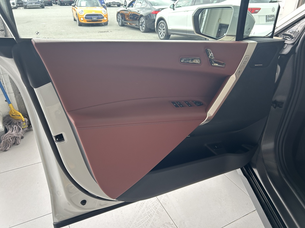 2025 BMW iX xDrive50, 温哥华, 全款车