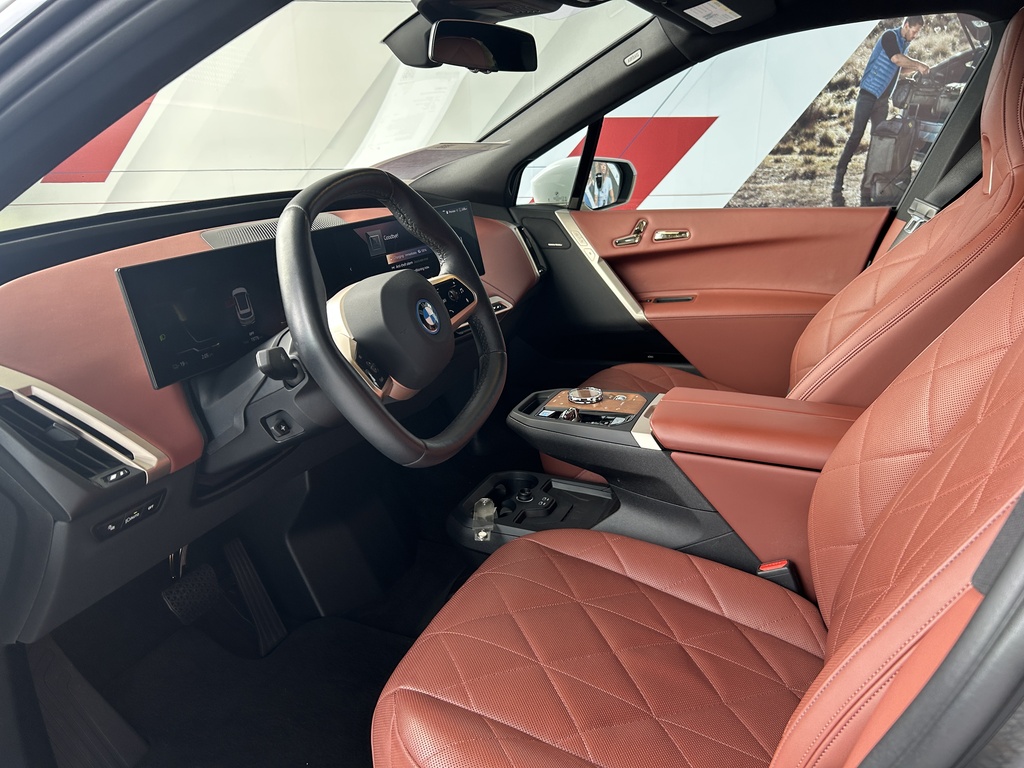 2025 BMW iX xDrive50, 温哥华, 全款车