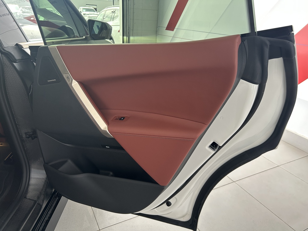 2025 BMW iX xDrive50, 温哥华, 全款车