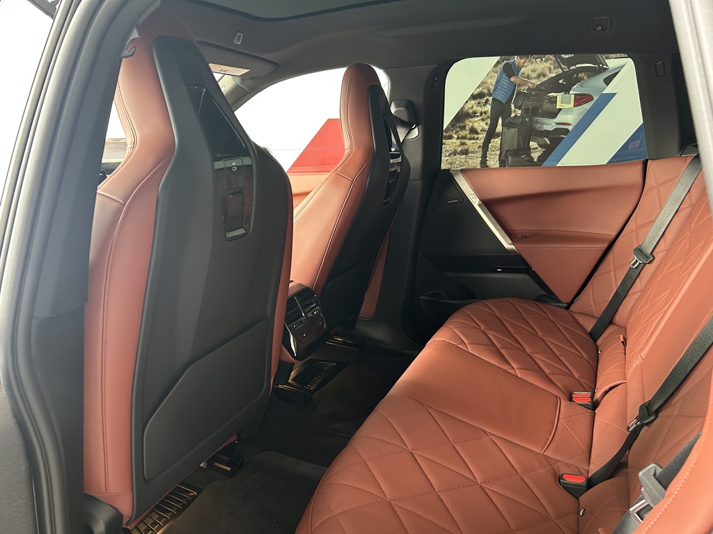 2025 BMW iX xDrive50, 温哥华, 全款车