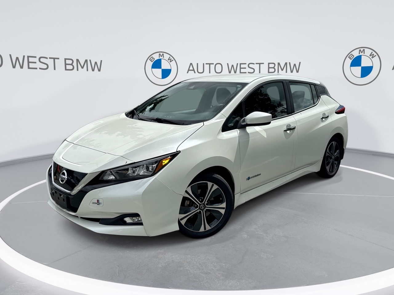 2018 Nissan LEAF | No accident | Low KM | New tires