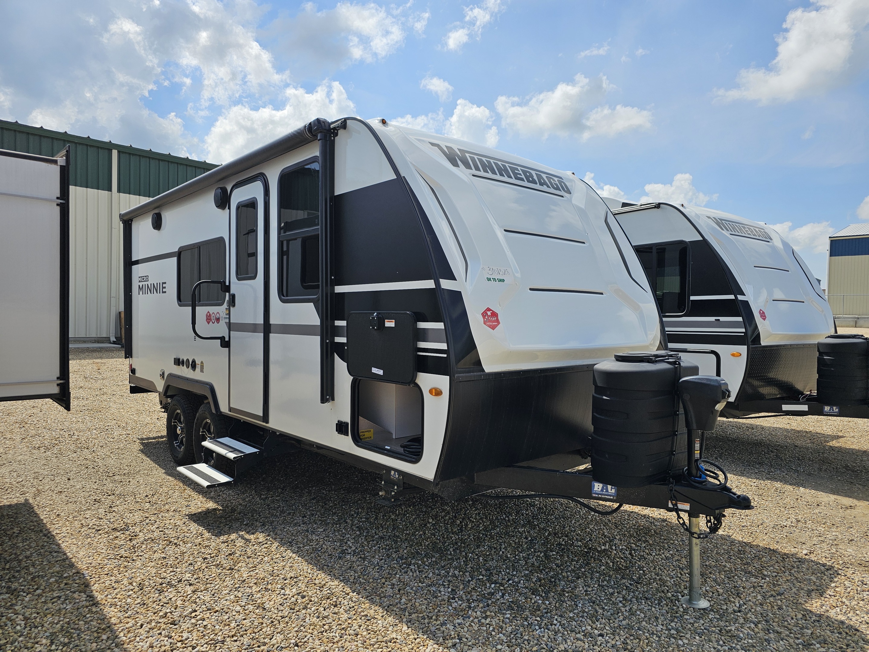 2025 Winnebago Micro Minnie 2108 DS