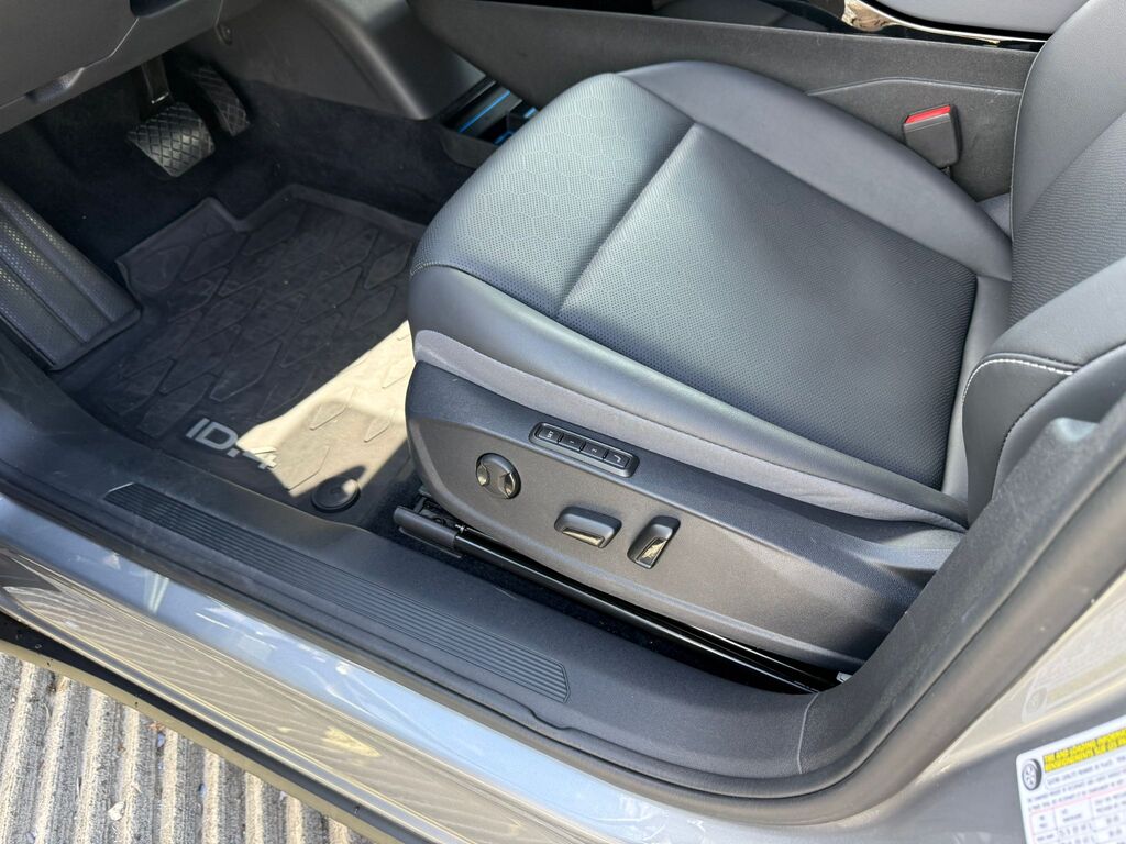 2023 Volkswagen ID.4 Pro, Vancouver, Cash