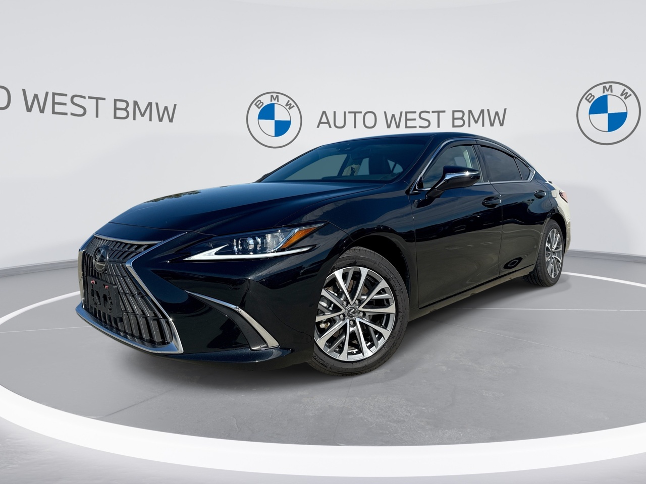 2024 Lexus ES | Low KM