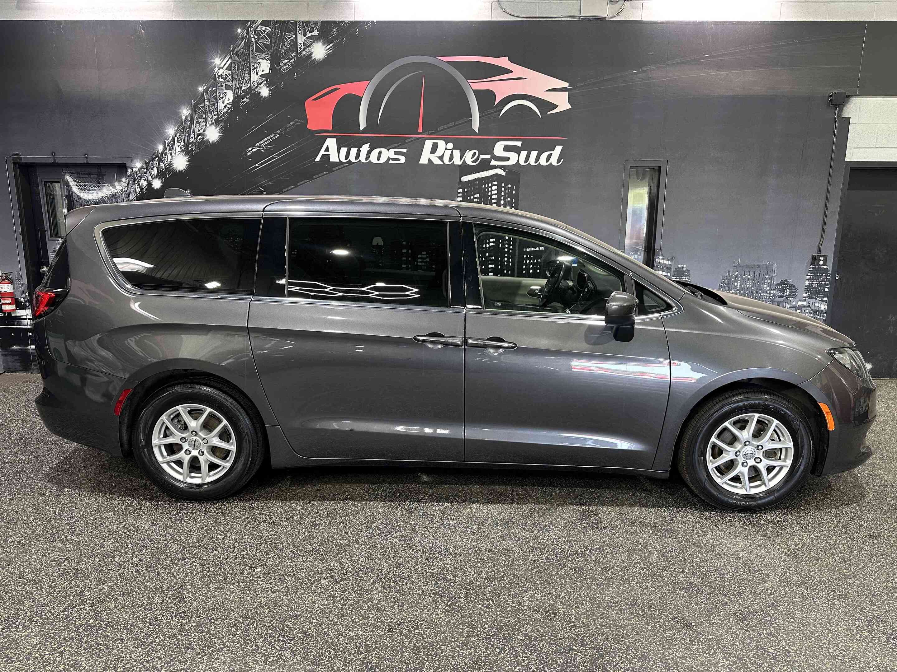 2022 Chrysler Grand Caravan SXT 2WD