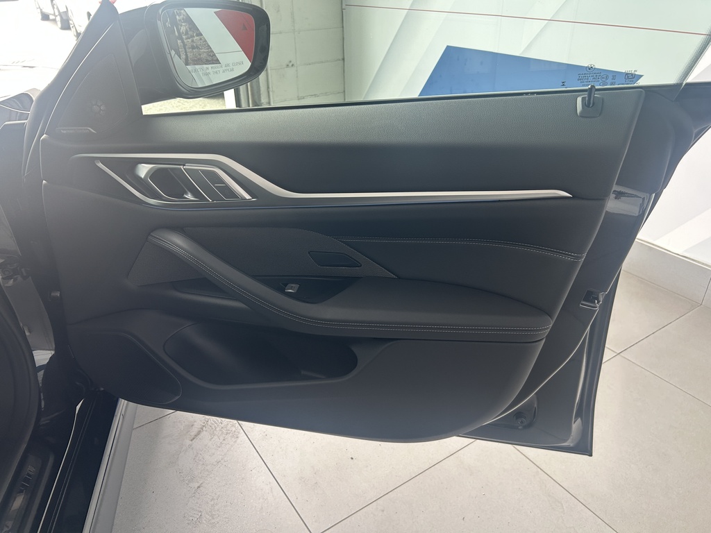 2024 BMW i4 xDrive40, 温哥华, 全款车