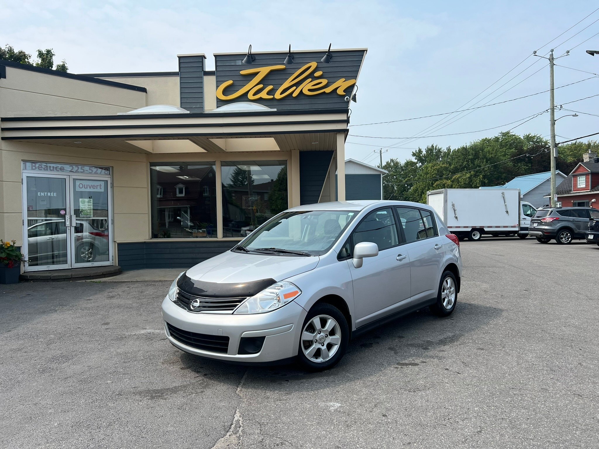 2012 Nissan Versa 5dr HB CVT 1.8 SL