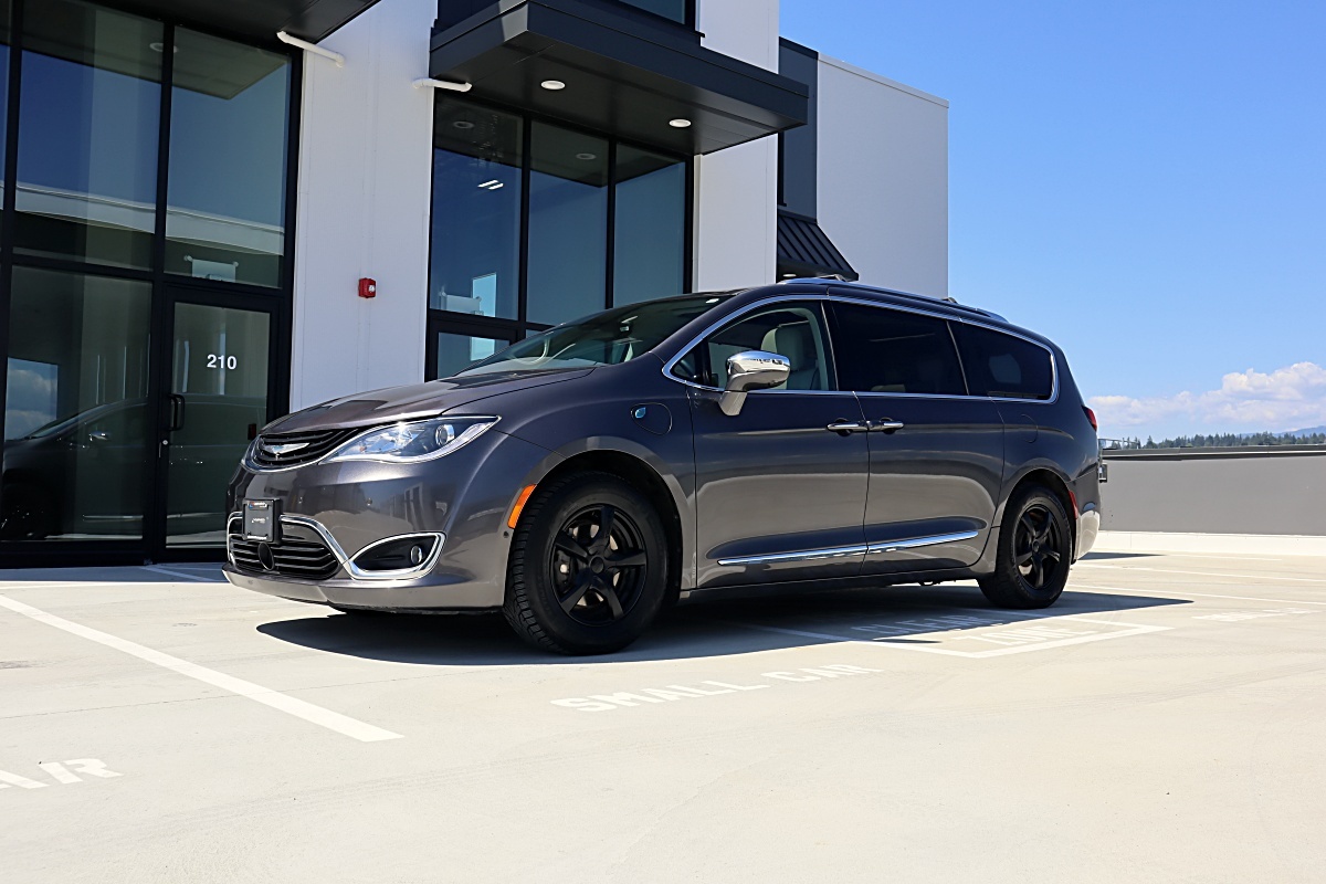 2017 Chrysler Pacifica Hybrid 4dr Wgn Platinum