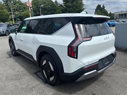 kei！ 2026 Kia EV9 Wind | Heated steering wheel | Heat Pump