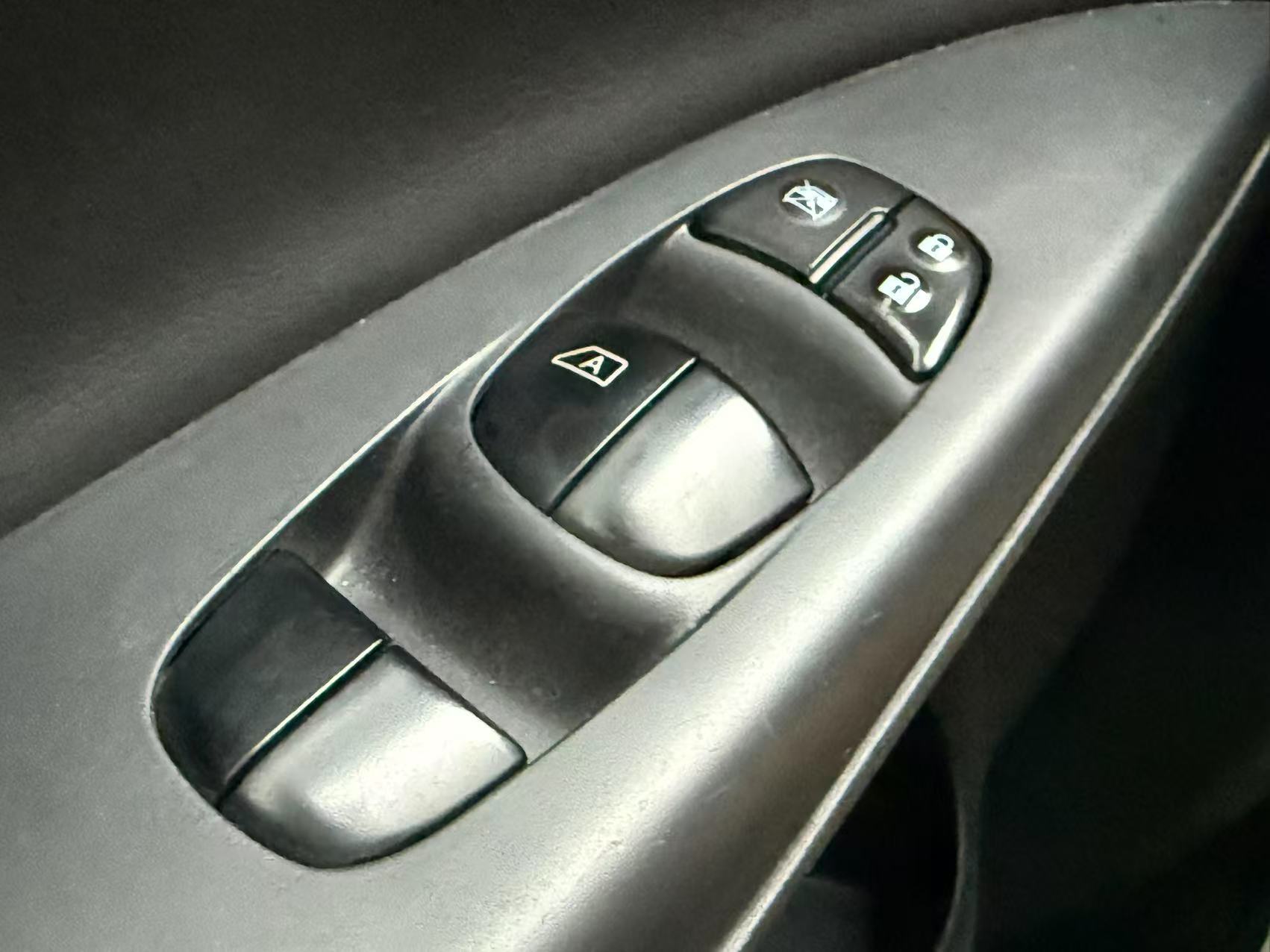 2016 Nissan Sentra SR BlindSpotAssist Navi Camera Leather Sunroof key, 多伦多, 全款车