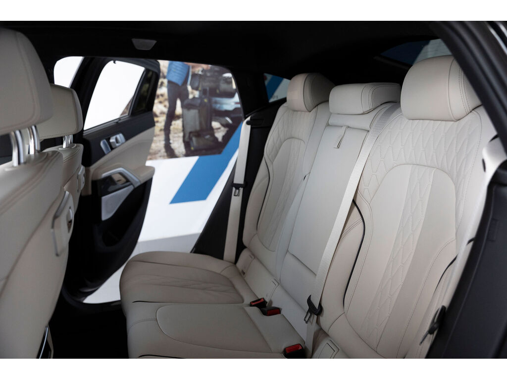 2024 BMW X6 xDrive40i, 温哥华, 全款车