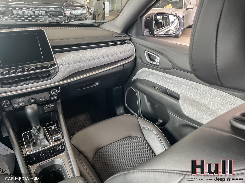 2025 Jeep Compass North, Toronto, Cash