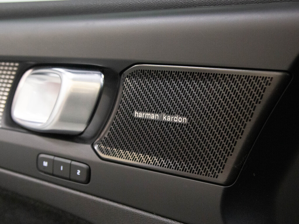2023 Volvo XC40 B5 Ultimate Dark Theme, 多伦多, 全款车