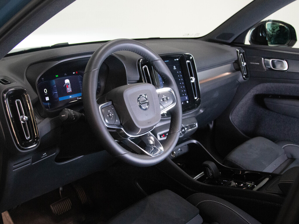 2023 Volvo XC40 B5 Ultimate Dark Theme, 多伦多, 全款车