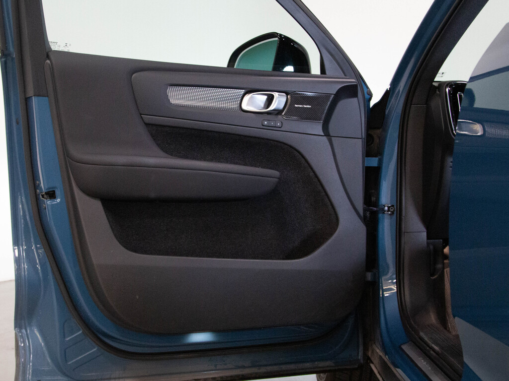 2023 Volvo XC40 B5 Ultimate Dark Theme, 多伦多, 全款车