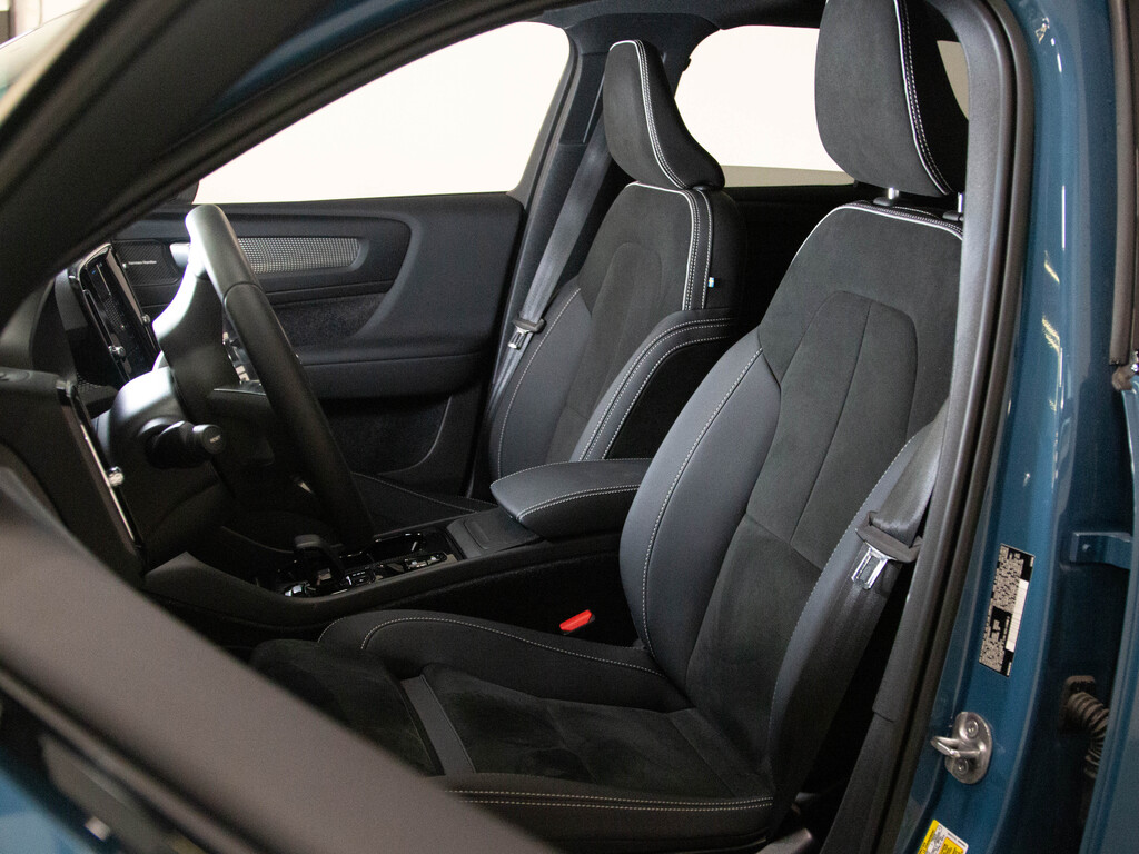 2023 Volvo XC40 B5 Ultimate Dark Theme, 多伦多, 全款车