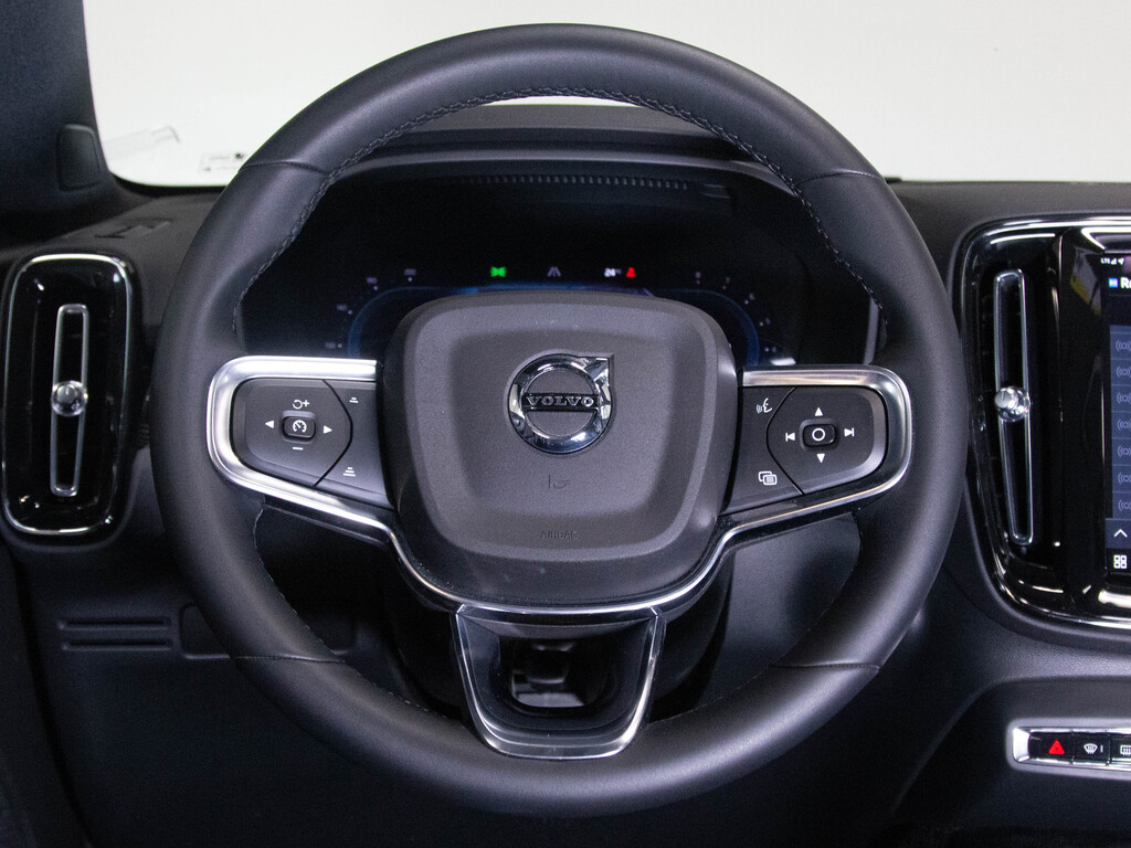 2023 Volvo XC40 B5 Ultimate Dark Theme, 多伦多, 全款车