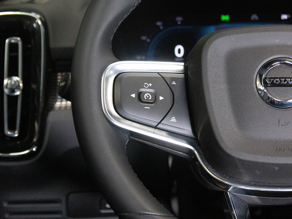 2023 Volvo XC40 B5 Ultimate Dark Theme, 多伦多, 全款车