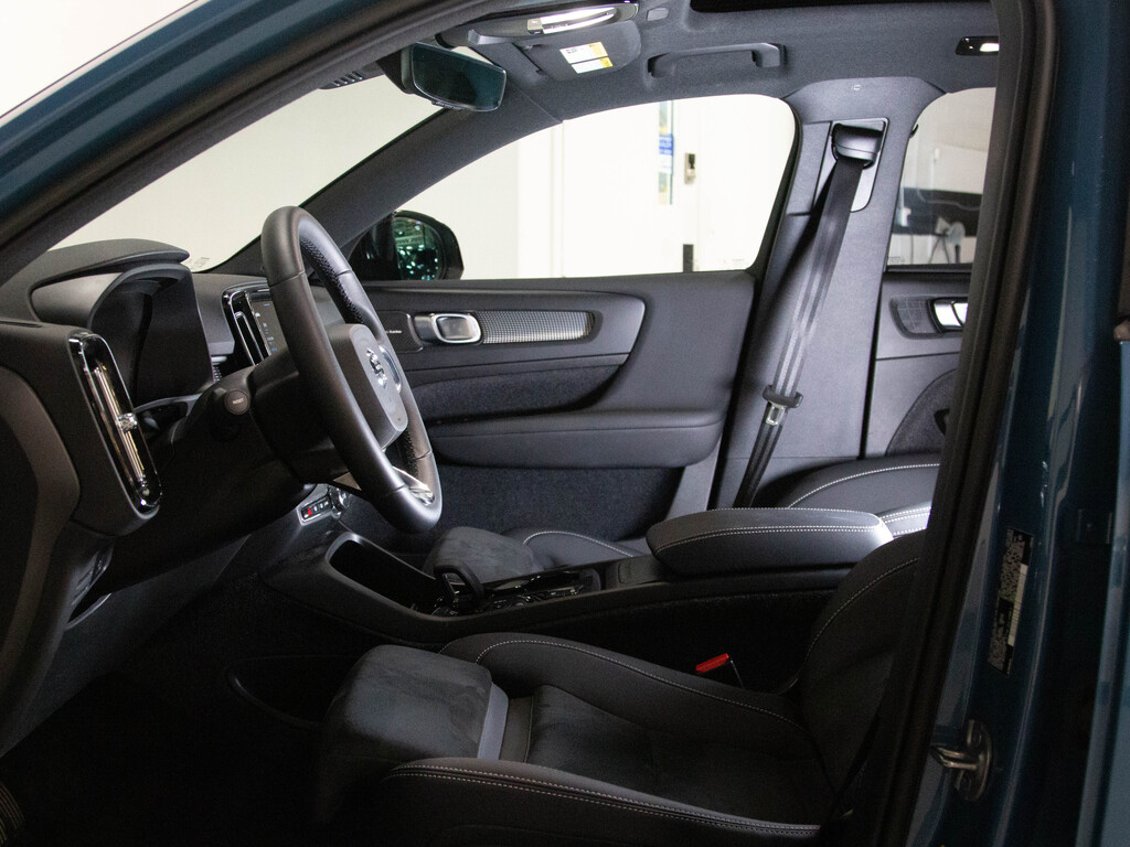 2023 Volvo XC40 B5 Ultimate Dark Theme, 多伦多, 全款车