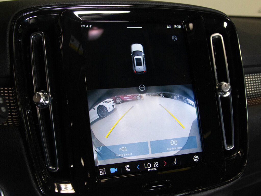 2023 Volvo XC40 B5 Ultimate Dark Theme, 多伦多, 全款车