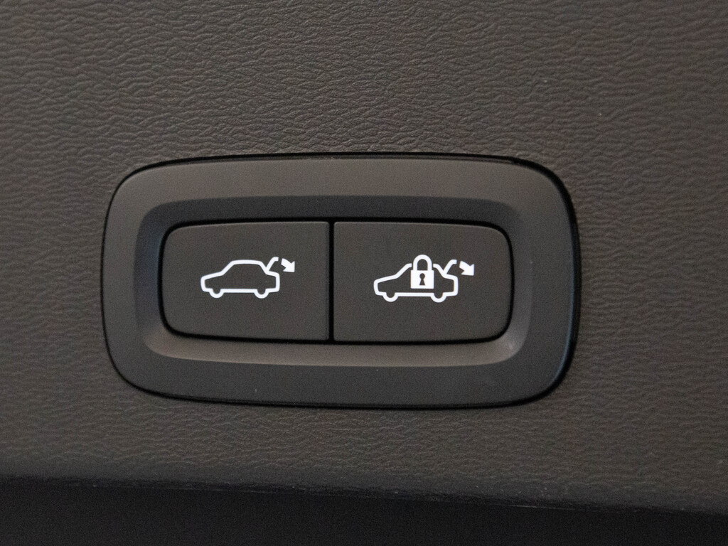 2023 Volvo XC40 B5 Ultimate Dark Theme, 多伦多, 全款车
