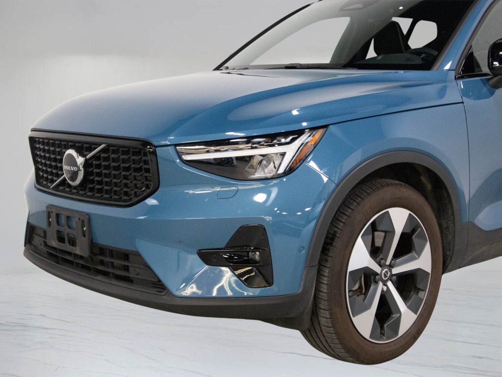 2023 Volvo XC40 B5 Ultimate Dark Theme, 多伦多, 全款车