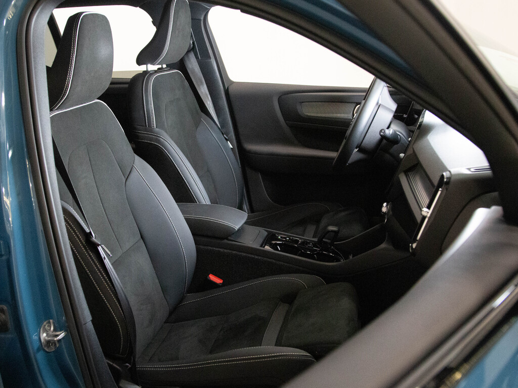 2023 Volvo XC40 B5 Ultimate Dark Theme, 多伦多, 全款车