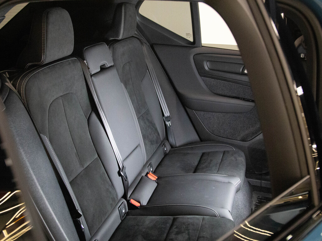 2023 Volvo XC40 B5 Ultimate Dark Theme, 多伦多, 全款车