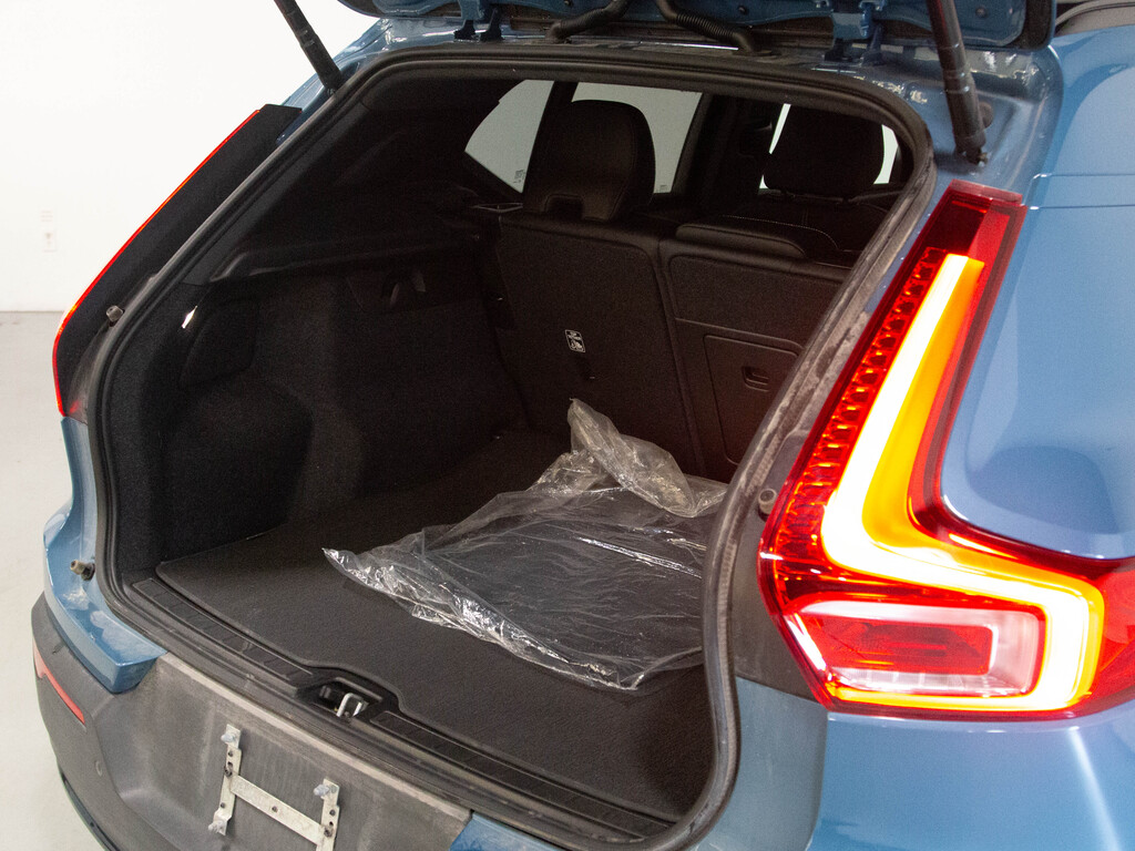 2023 Volvo XC40 B5 Ultimate Dark Theme, 多伦多, 全款车