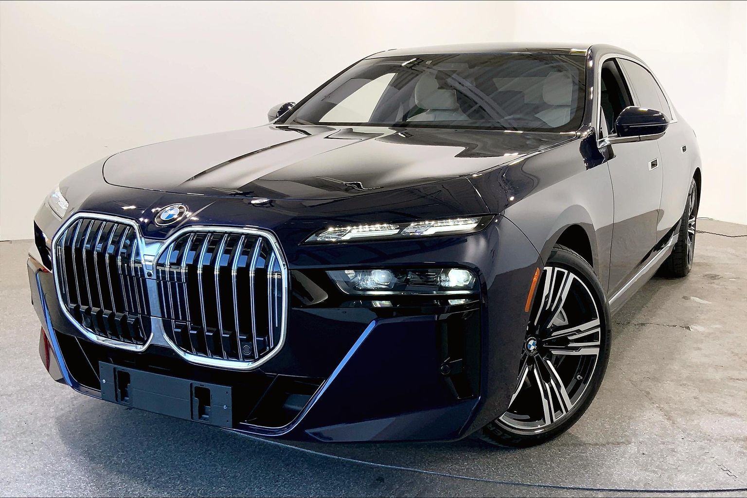2023 BMW 760I WELL EQUIPPED!